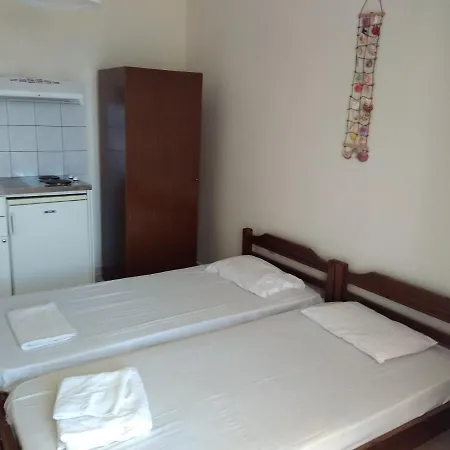 Studios Elena Center Inn *