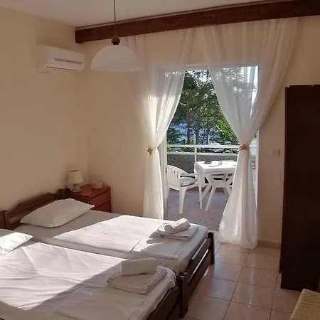 Inn Studios Elena Center *